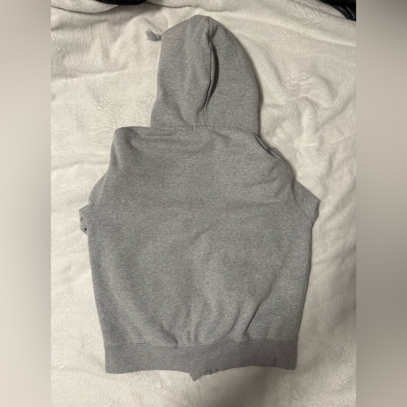 Brandy Melville Light Gray Zip-Up Sweater - Picture 2 of 4